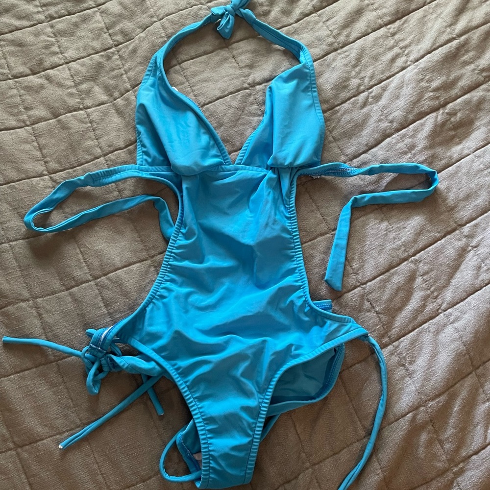 One piece bathing suit